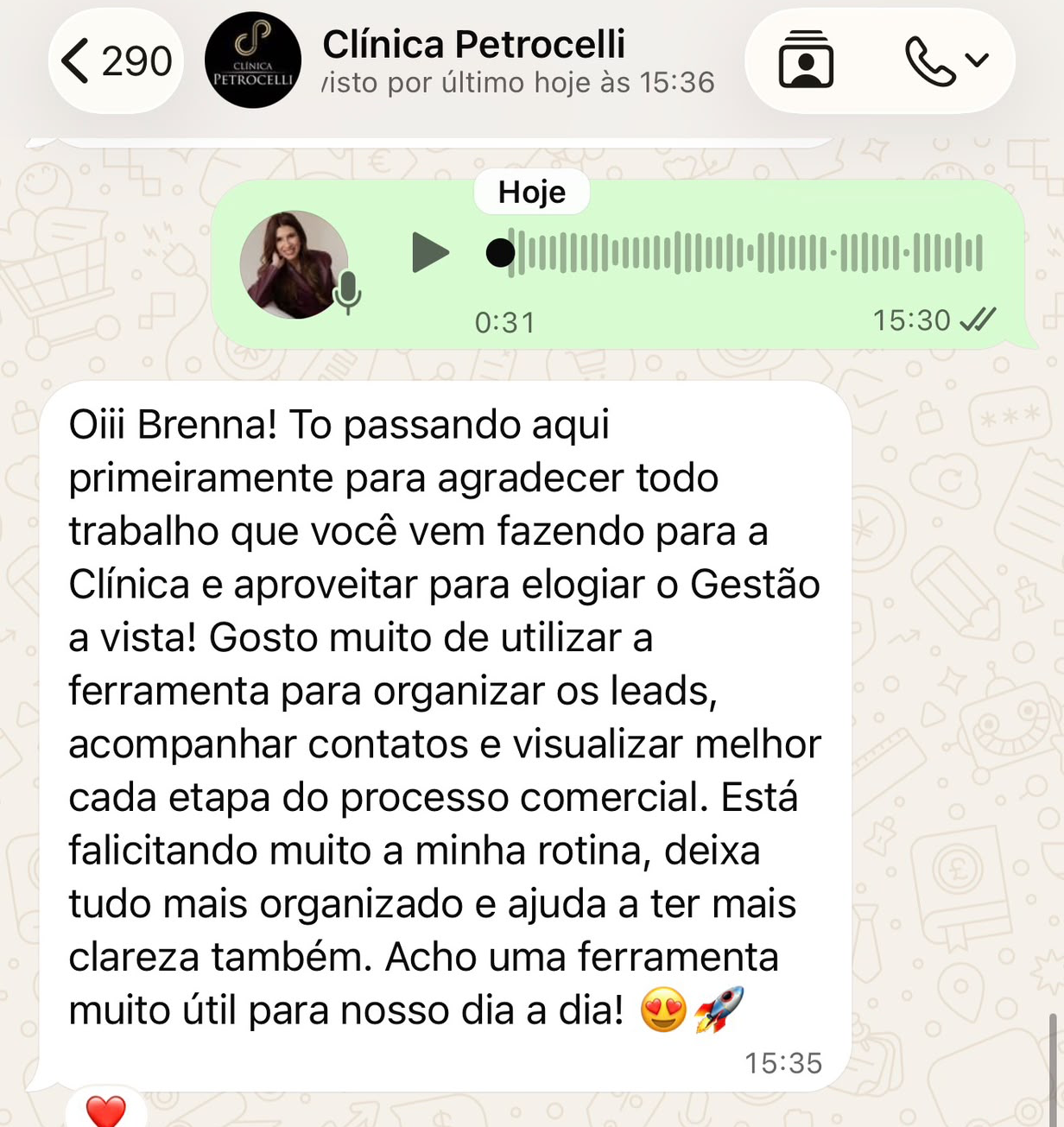 Print da conversa no WhatsApp em que a Clínica Petrocelli elogia o Gestão à Vista